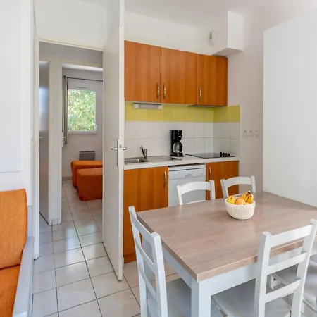 Apartment Neat In Sunny Les Landes *