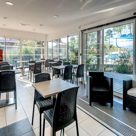 Apartment Neat In Sunny Les Landes Parentis-en-Born