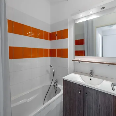 Neat In Sunny Les Landes Apartment