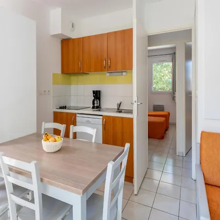 Apartment Neat In Sunny Les Landes Parentis-en-Born